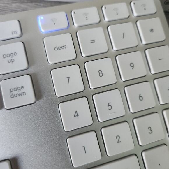 Bluetooth Wireless Matias Aluminum Keyboard FK418BTS / Apple / macOS / Windows 4 - Picture 5 of 12